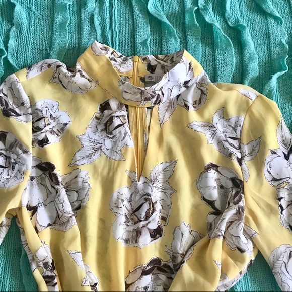 🌼Yellow Floral Rose Mock Neck Romper 🌼 - Picture 2 of 4